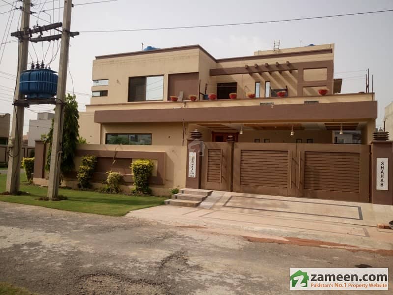 1 Kanal Corner House For Sale At Hot Location