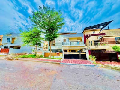10 Marla Solid Construction House Avilable for Sale