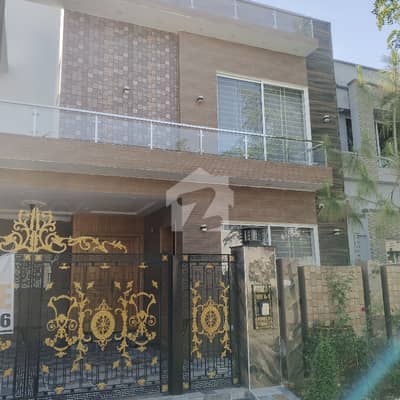 1 Kanal Old House Corner Hot Location For Sale