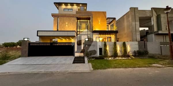 Luxurious 1 Kanal House for Sale Lake City, Lahore   This is a prime investment and residential opportunity in one of Lahore's most prestigious gated communities. This brand-new, modern residence is ideally located and designed for a high-end lifestyle.