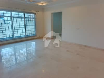 1 Kanal Ground And Basement Proper 5 Bedrooms With Separate Entrance