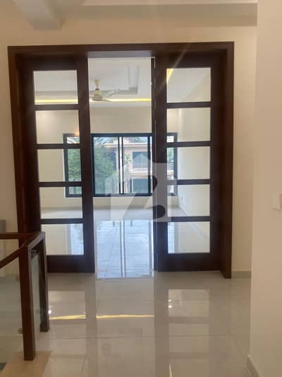 Brand new 1 kanal portion available for rent