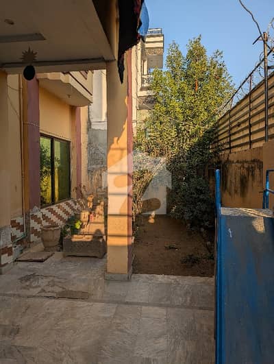 12 Marla (272 Sq Ft - Old Marla) House Currently Being Used By A Local School