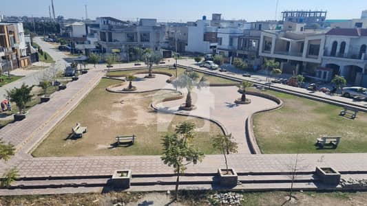 پیراگون سٹی لاہور میں 5 مرلہ رہائشی پلاٹ 1.1 کروڑ میں برائے فروخت۔