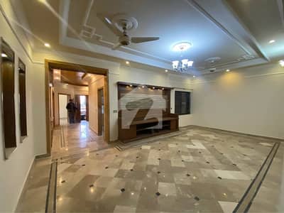 14 MARLA 3 STORY HOUSE AVAILABLE FOR RENT G13/4  DEMAND 330