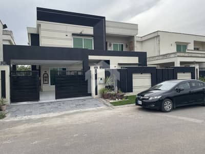 Double Unit One Canal House at Falcon Complex (1 min distance from Expressway)