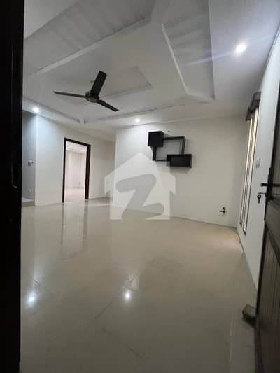 سوان گارڈن اسلام آباد میں 2 کمروں کا 3 مرلہ فلیٹ 43.0 لاکھ میں برائے فروخت۔