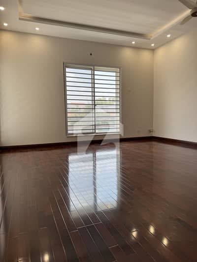 BEAUTIFULLY MAINTAINED UPPER PORTION AVAILABLE FOR RENT