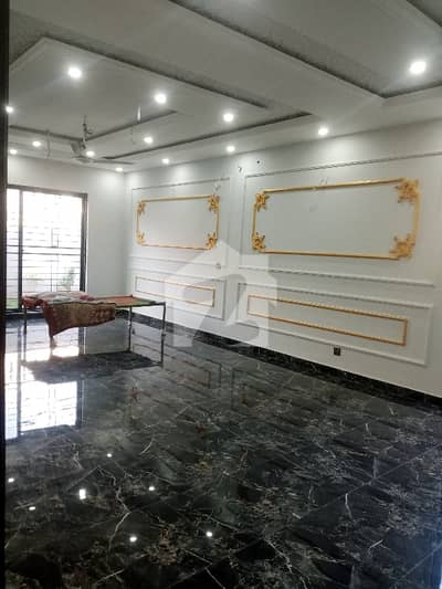 ڈی ایچ اے فیز 8 ڈیفنس (ڈی ایچ اے),لاہور میں 3 کمروں کا 1 کنال بالائی پورشن 1.0 لاکھ میں کرایہ پر دستیاب ہے۔