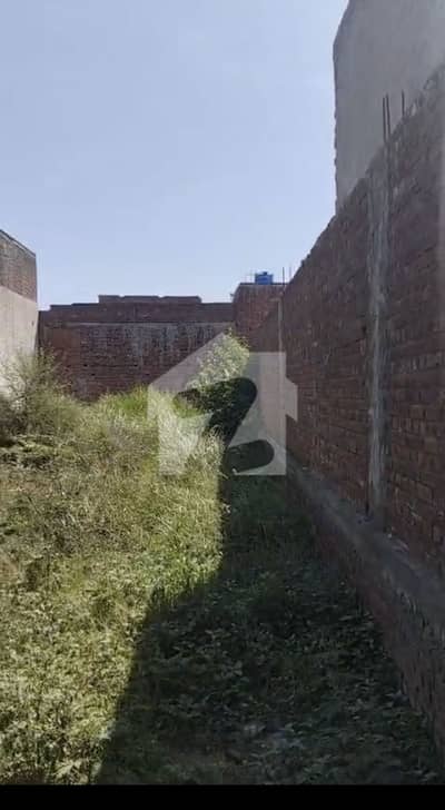 سیالکوٹ روڈ گوجرانوالہ میں 10 مرلہ کمرشل پلاٹ 3.5 کروڑ میں برائے فروخت۔