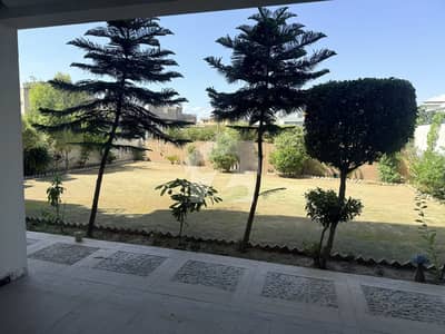 1.5 kanal Beautiful House Sector G Street 17 D-32 House