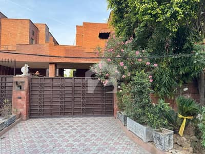 8 MARLA HOUSE FOR SALE IN VALENCIA TOWN LAHORE 8 MARLA HOUSE FOR SALE IN VALENCIA TOWN LAHORE