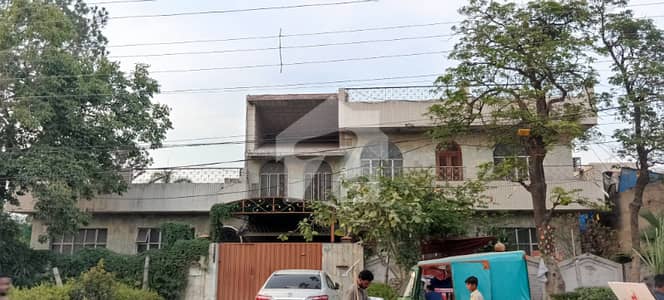 ٹاؤن شپ ۔ سیکٹر اے1 ٹاؤن شپ,لاہور میں 7 کمروں کا 1 کنال مکان 30.0 کروڑ میں برائے فروخت۔