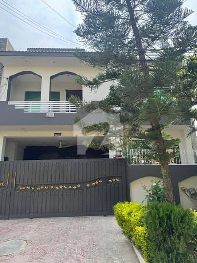 ایم پی سی ایچ ایس - بلاک سی ایم پی سی ایچ ایس ۔ ملٹی گارڈنز,بی ۔ 17,اسلام آباد میں 6 کمروں کا 8 مرلہ مکان 4.5 کروڑ میں برائے فروخت۔