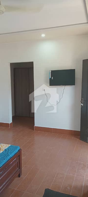 Furnished Rooms For Male ( Monthly/Weekly ) Available