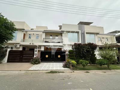 6.12 Marla Slightly Used House with 8KV solar installed - 3 phase meter -gas meter installed available for sale in buch executive villas bosan road multan