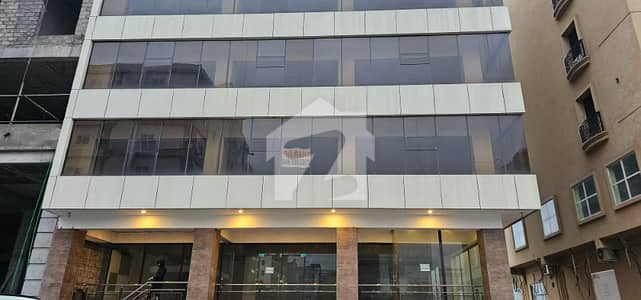 CORPORATE BUILDING | NEAT AND CLEAN | CORNER AND HUGE PARKING