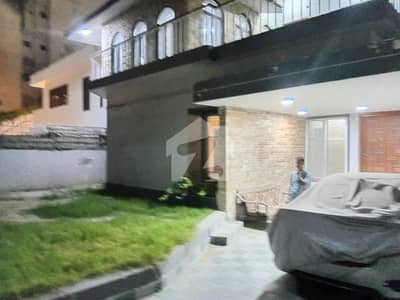 کلفٹن ۔ بلاک 8 کلفٹن,کراچی میں 5 کمروں کا 1 کنال مکان 15.0 کروڑ میں برائے فروخت۔