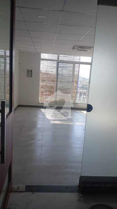 Commercial Office For Lease On Main 6 Road