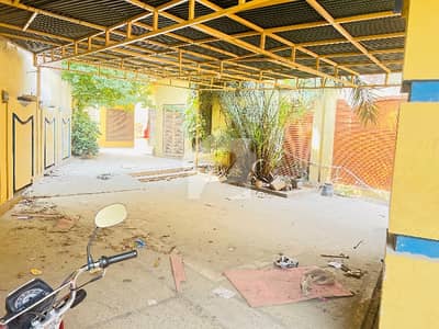 آئی جے پی روڈ راولپنڈی میں 4 کمروں کا 1 کنال مکان 5.5 کروڑ میں برائے فروخت۔