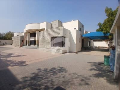 2000 YARDS BANGALOW RENT 15 ROOME MOMIN STREES