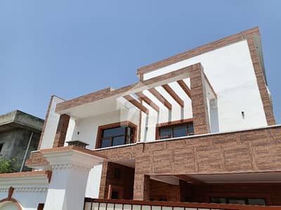 1 kanal beautiful house available for sale in pha officer residenshia kurii road Islamabad