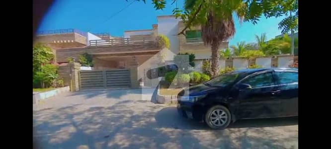 Chance Deal Corner Luxurious Beautiful Independent House 500 Square Yards For Sale