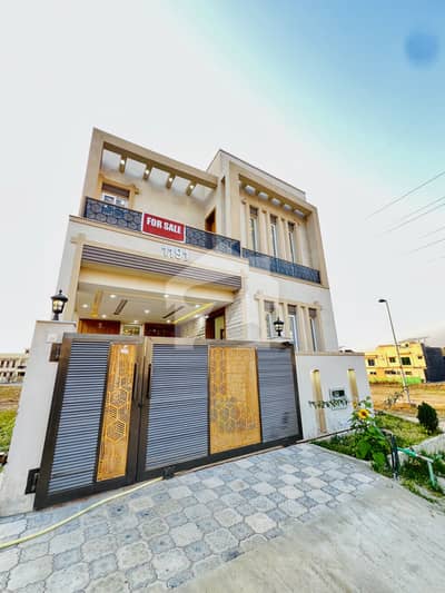 7 Marla Corner House Available For Sale 7 Marla Corner House Available For Sale