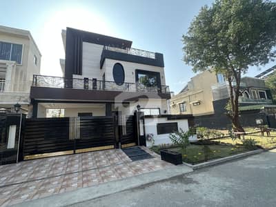 10 MARLA HOUSE FOR SALE IN N BLOCK KHAYABAN E AMIN.