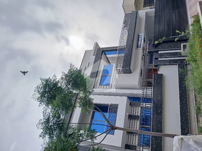 جی ۔ 15 اسلام آباد میں 7 کمروں کا 12 مرلہ مکان 5.8 کروڑ میں برائے فروخت۔