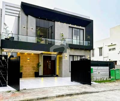 10 Marla Designer House Available For Rent 10 Marla Designer House Available For Rent