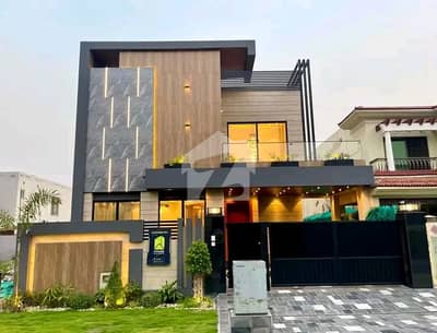 10 Marla Luxury House Available For Rent 10 Marla Luxury House Available For Rent