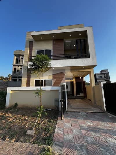 5 Marla Double Unit House For Sale in DHA Phase 3 | 3 Bed Family House | Reasonable Demand