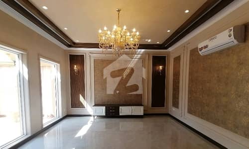 Fully Furnished 1 Kanal House Available In Model Town For Sale