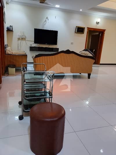 بنی گالہ اسلام آباد میں 5 کمروں کا 1 کنال مکان 2.6 لاکھ میں کرایہ پر دستیاب ہے۔