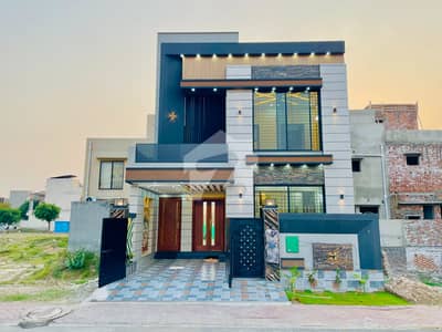 بحریہ ٹاؤن سیکٹر ای بحریہ ٹاؤن,لاہور میں 3 کمروں کا 5 مرلہ مکان 2.49 کروڑ میں برائے فروخت۔