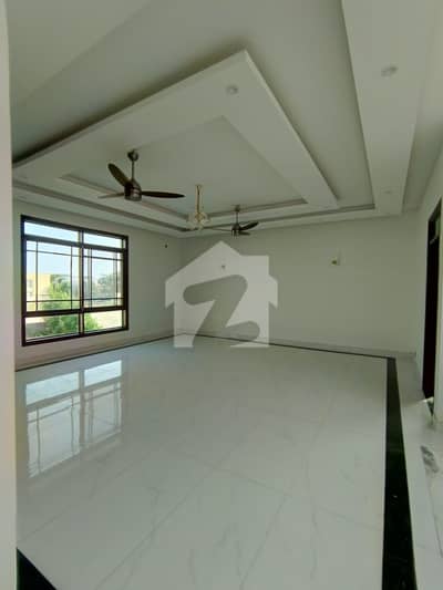 Luxury 666 Yds Bungalow For Sale DHA Phase 8