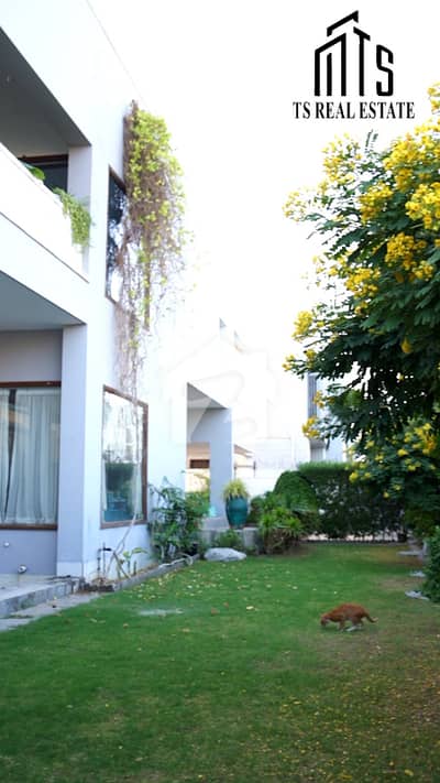 1000 Yards Bungalow For Sale DHA Phase 8, Khayaban-E-Zulfiqar, READY TO ,MOVE