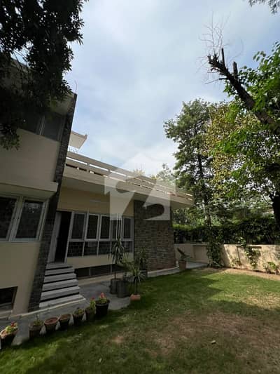 F 6 House