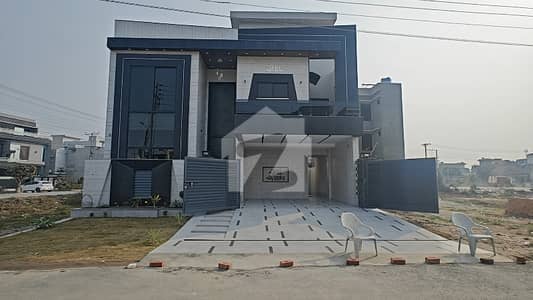 10 Marla 60 Feet Road Super Hot Location House For Sale
