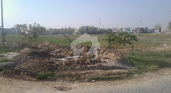 Prime Location 1 Kanal At 60ft Carpeted Road Plot For Sale