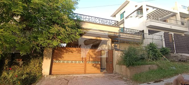 گلشن آباد راولپنڈی میں 3 کمروں کا 10 مرلہ مکان 1.7 کروڑ میں برائے فروخت۔