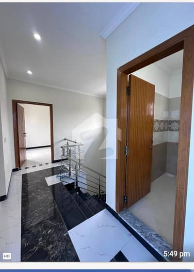 ٹاپ سٹی 1 اسلام آباد میں 5 کمروں کا 10 مرلہ مکان 5.3 کروڑ میں برائے فروخت۔