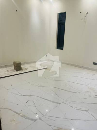 ڈی ایچ اے فیز 8 ڈی ایچ اے ڈیفینس,کراچی میں 3 کمروں کا 1 کنال بالائی پورشن 3.25 لاکھ میں کرایہ پر دستیاب ہے۔