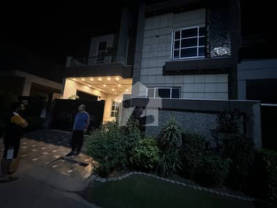 7 Marla Good Condition House Park Facing