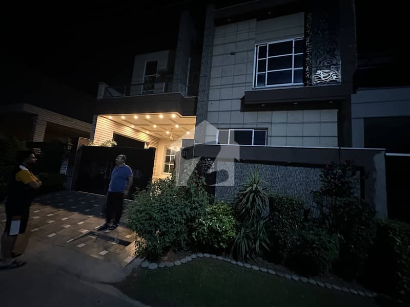 7 Marla Good Condition House Park Facing 7 Marla Good Condition House Park Facing