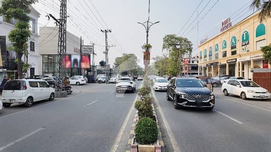 مین بلیوارڈ گلبرگ گلبرگ,لاہور میں 3 کمروں کا 16 مرلہ دکان 22.0 لاکھ میں کرایہ پر دستیاب ہے۔