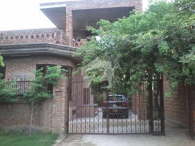 جوہر ٹاؤن لاہور میں 5 کمروں کا 1 کنال مکان 6.25 کروڑ میں برائے فروخت۔