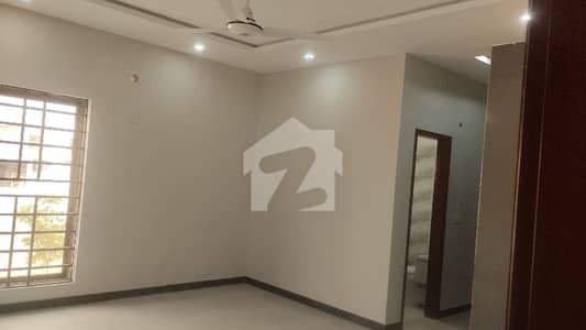 پی ایچ اے ایف آفیسرز ریزڈینسیا کوری روڈ,اسلام آباد میں 6 کمروں کا 8 مرلہ مکان 1.45 لاکھ میں کرایہ پر دستیاب ہے۔