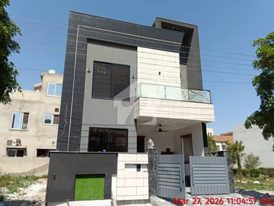 واپڈا سٹی فیصل آباد میں 3 کمروں کا 5 مرلہ مکان 1.0 لاکھ میں کرایہ پر دستیاب ہے۔ واپڈا سٹی فیصل آباد میں 3 کمروں کا 5 مرلہ مکان 1.0 لاکھ میں کرایہ پر دستیاب ہے۔